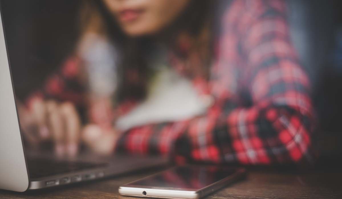 El 27% de las mujeres bolivianas sufrió abuso sexual ligado a las TICs