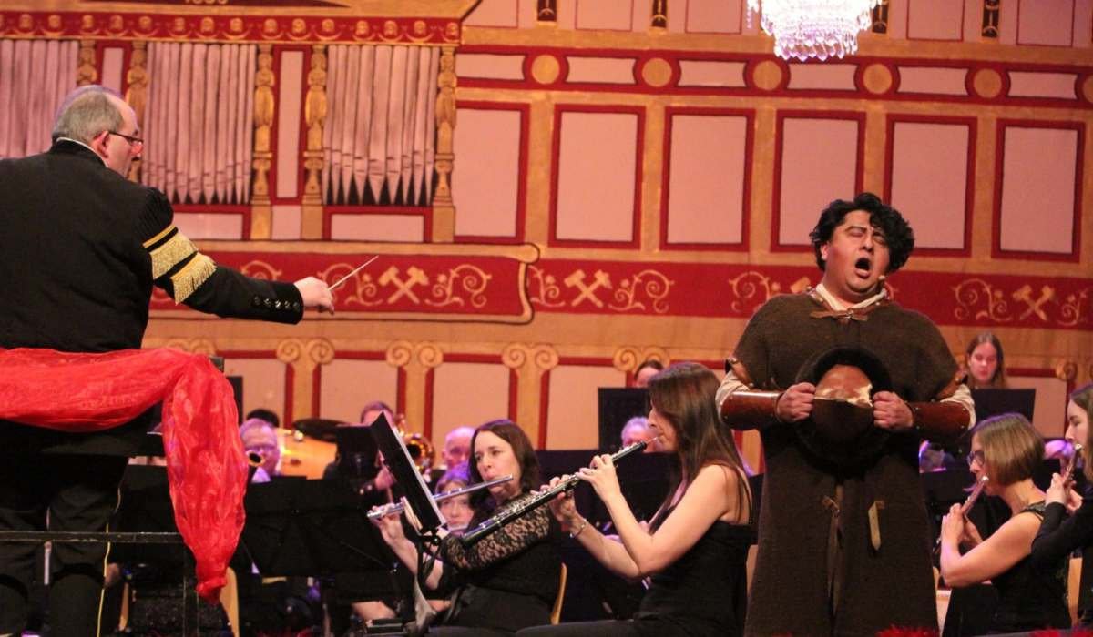 La OSJ celebra sus 23 años con un viaje musical acompañado por canto y laúd