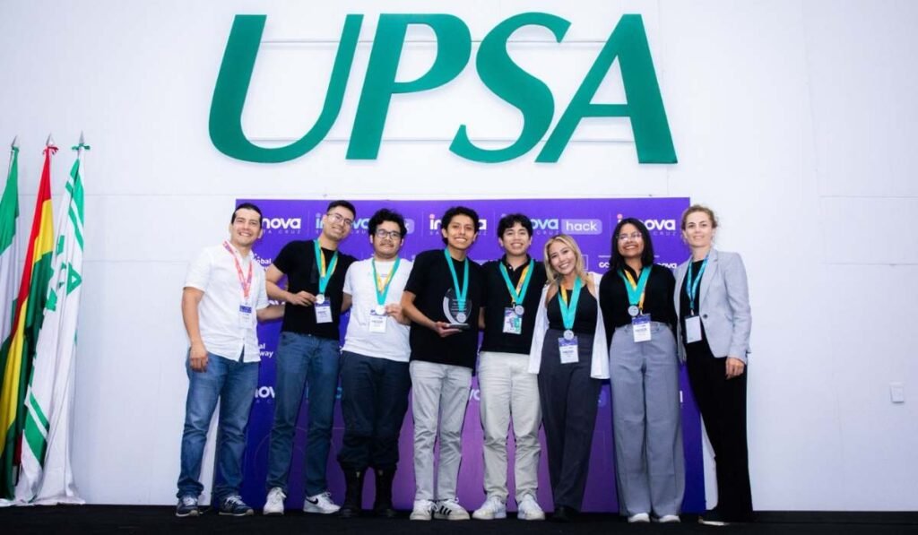 Ellos son los integrantes del equipo que obtuvo el segundo lugar.