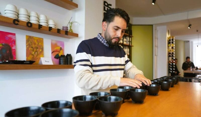 Álvaro Arnez representa a Bolivia en el Campeonato Mundial de Catadores de Café en Tailandia