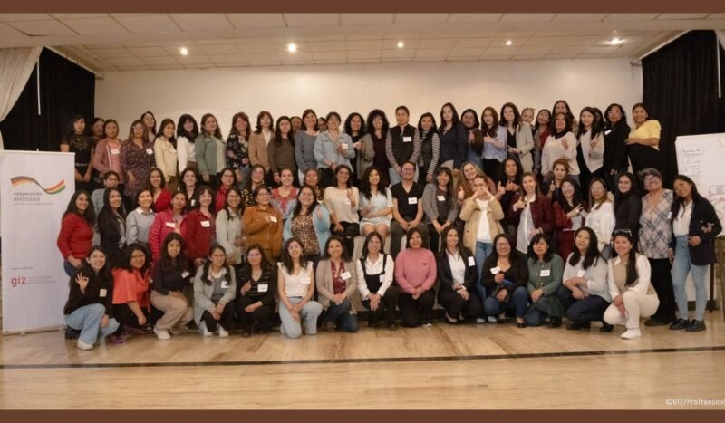 Más de 250 mujeres conforman la AMEB para impulsar una transición energética inclusiva en Bolivia