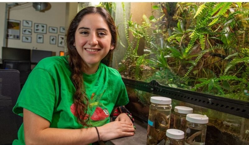 Aleida Iriarte, la científica boliviana que recibe un premio internacional para proteger ranas endémicas de los Andes