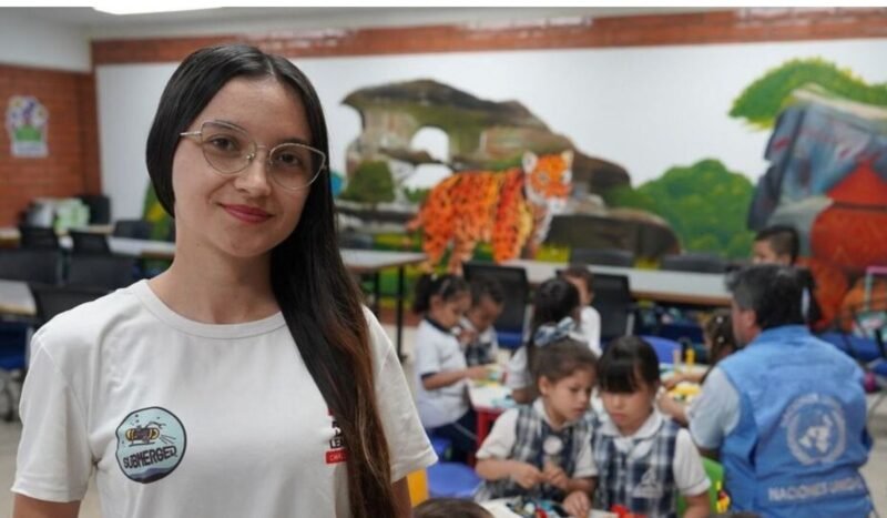 Tatiana, la profesora de robótica que enseña a los niños de una zona marcada por la guerra a soñar con la paz